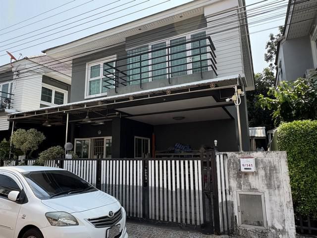ขายบ้านแฝดสสไตล์บ้านเดี่ยว 2 ชั้น ตกแต่งต่อเติมบางส่วนพร้อมเฟอร์   หมู่บ้านรัชชา5 ถนนบางใหญ่-บางคูลัด ใกล้เซ็นทรัลเวสเกต