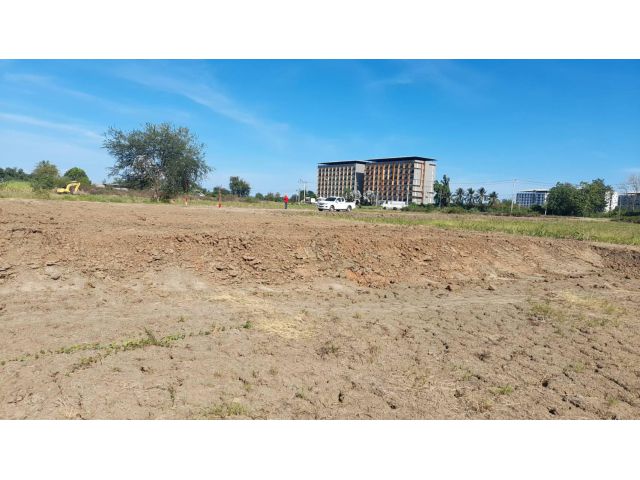 Selling land 8,000 sq.m. at Nakhon Pathom
