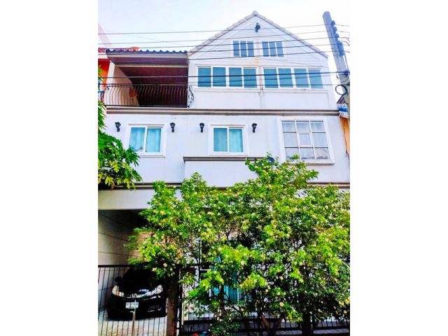 ให้เช่าทาวน์โฮมสไตร์ยุโรป 3 ชั้น MRT เมืองทองธานี 2.7 กม. 3 น้ำ