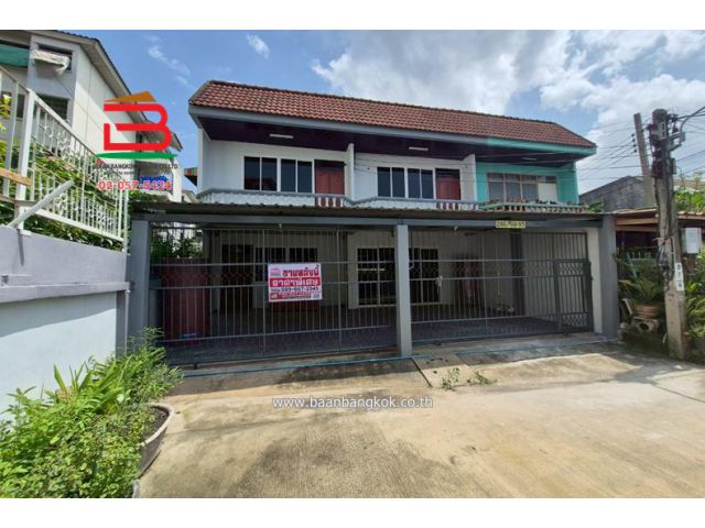 ทาวน์เฮาส์ หมู่บ้านเทพบัวทอง เนื้อที่ 51 ตรว. ตำบลบางบัวทอง อำเภอบางบัวทอง จังหวัดนนทบุรี