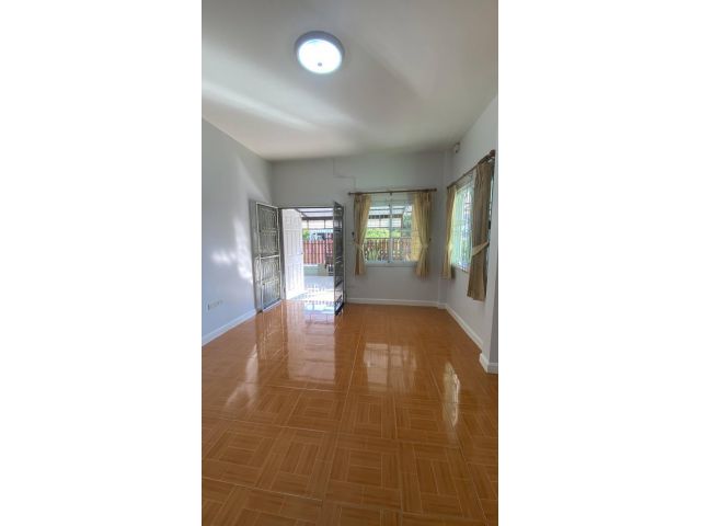 Move-in Ready Home in a Secure Village – Prime Mae Hia Location, Near CMU We are pleased to offer this attractive, move-