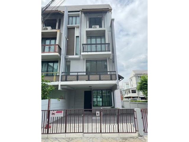 ให้เช่าทาวน์โฮม 4 ชั้นหลังหัวมุม 225 ตรม.อารียา แมนดารีนา สุขุมวิ