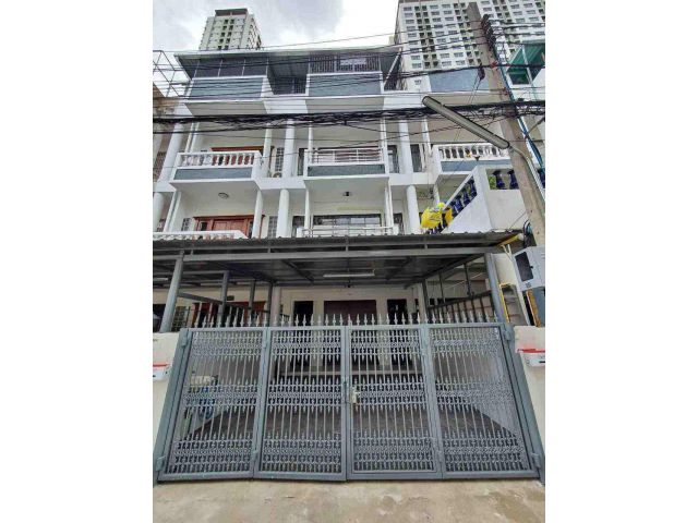 B1005 ให้เช่าทาวน์โฮม 3ชั้น ซอยบรมราชชนนี4 ตรงข้ามCentral Pinklao