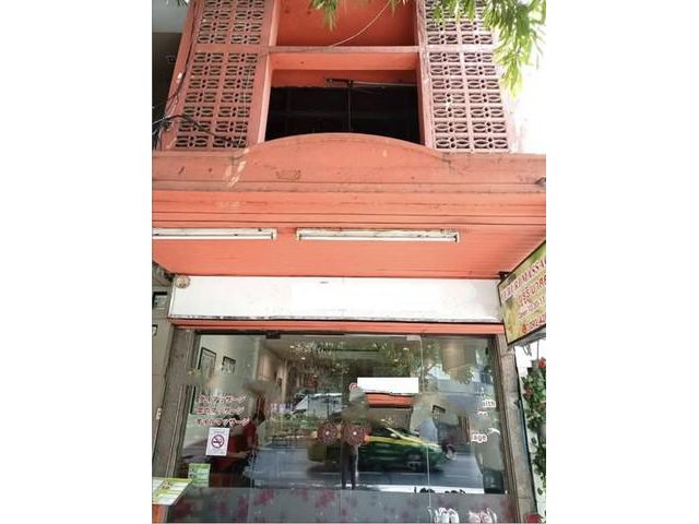 ให้เช่าอาคาร 3 ชั้น ติดริมถนนสุขุมวิท ใกล้ Emquatier