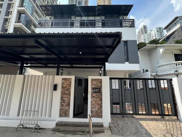 ให้เช่าบ้าน 2 ชั้น 66 ตรว. 5 ห้องนอน สุขุมวิท 26  ใกล้ BTS พร้อมพ