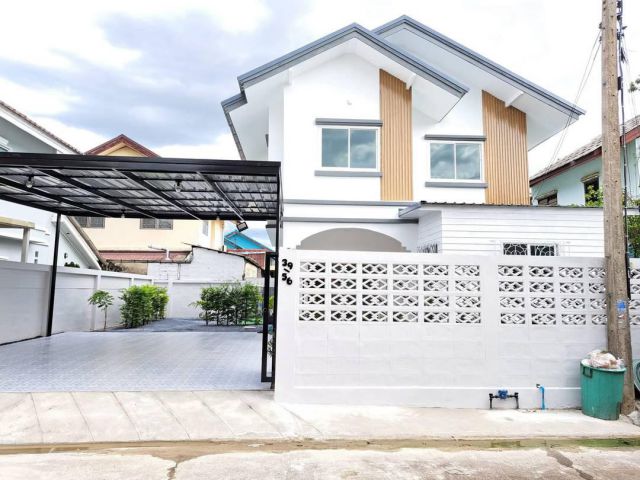 บ้านเดี่ยว รีโนเวทใหม่ทั้งหลัง หมู่บ้านร่มประดู่ พุทธมณฑลสาย4 ถูกสุดในโครงการ