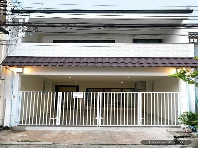 PB5676 ให้เช่าทาวน์เฮ้าส์ 2 ชั้น ซอยรัชดา18 หมู่บ้านอยู่เจริญ29 บ้านพร้อมเฟอร์นิเจอร์ ใกล้ซอย 20 มิถุนา