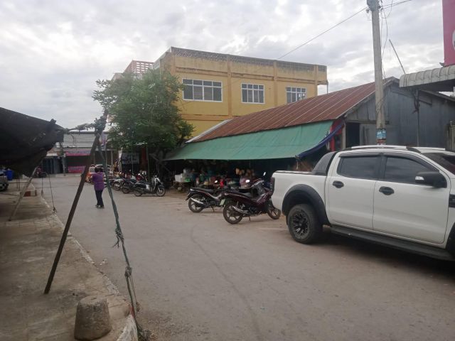 พื้นที่ให้เช่าใจกลางตลาดสดเชียงคาน ทำเลดี ค้าขายดีเหมาะกับการลงทุน