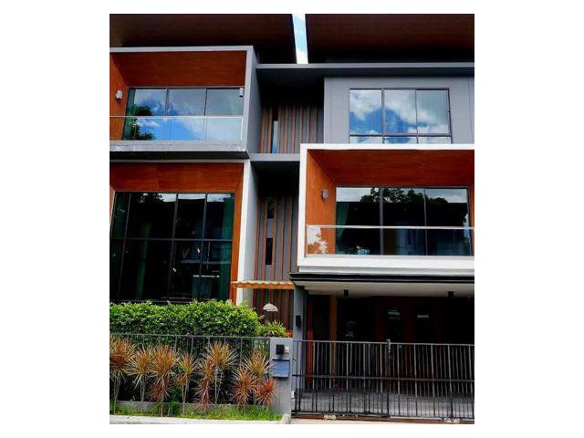 บ้านเดี่ยวหลังใหญ่ หรือปรับเป็นโฮมออฟฟิศ ในโครงการ เอกลักษณ์ สันท