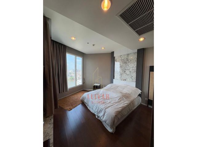 Condo for sale, Maenam Residence, Chao Phraya River view Near BTS