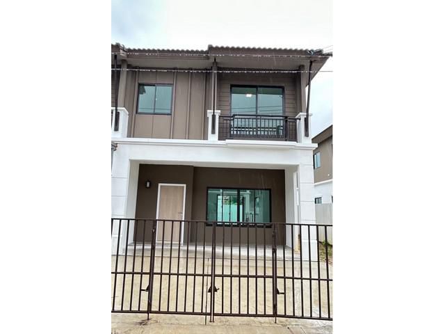 บ้านใหม่ให้เช่า 2 ชั้น สไตล์โมเดิร์นล้านนา เมืองเชียงใหม่ ใกล้สนา