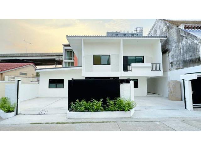 ให้เช่าบ้านเดี่ยว 2 ชั้น  60ตร.วา.ARLรามคำแหง 700ม. พัฒนาการ8-14