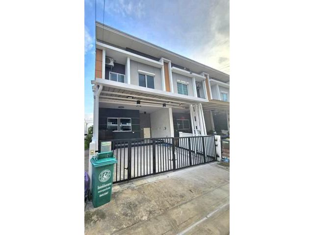 ขาย/ให้เช่า ทาวน์โฮม 2ชั้น พลีโน่ ศรีนครินทร์ เนื้อที่ 18.3 ตรว