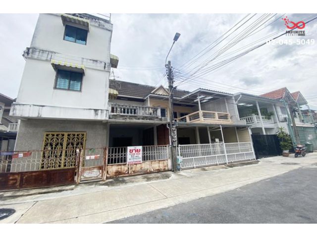 ขายทาวน์เฮาส์ 3 ชั้น 30 ตร.วา ลาดพร้าว 31 หมู่บ้านรุ่งเจริญ ใกล้ MRT และรถไฟฟ้าสายสีเหลือง