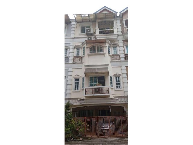 ขายทาวน์โฮม 4 ชั้น หมู่บ้านโกลเด้นโฮมพาร์ควิลล์ 2 พระรามที่ 3 ซอย 77 ทำเลดี เดินทางสะดวก ใกล้เซ็นทรัล พระราม 3