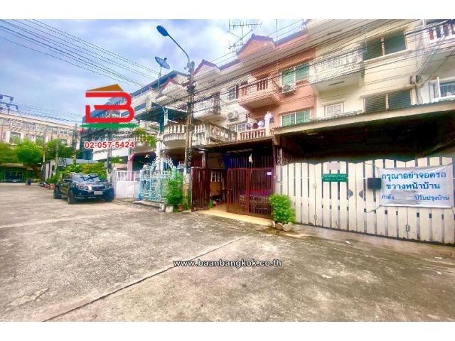 ทาวน์โฮม โชคชัย 4 ซอย 84 แยก 1 เนื้อที่ 20 ตรว. เขตลาดพร้าว กรุงเทพมหานคร