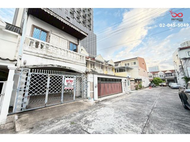 ขายทาวน์เฮาส์ 2 ชั้น 18 ตร.วา พหลโยธิน 27 แยกรัชโยธิน ใกล้รถไฟฟ้า BTS