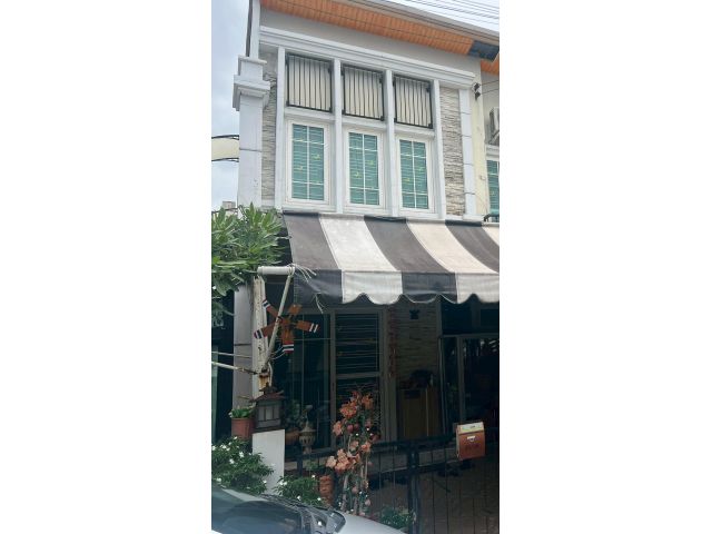 ขายทาวน์โฮม 2 ชั้น หมู่บ้านโกลเด้นทาวส์ ซ.นวมินทร์42 เเยก27 แขวงคลองกุ่ม เขตบึงกุ่ม
