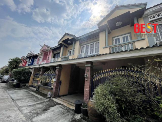 ขายทาวน์เฮ้าส์ 3 ห้องนอน ขนาด 20 ตร.วา หมู่บ้านวรารักษ์ เขตคลองสามวา ใกล้สวนสยาม-แฟชั่นไอส์แลนด์