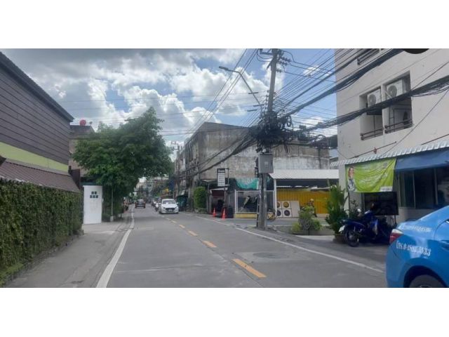 R68-071ขายที่ดินย่านสุทธิสาร(ซอย พิบูลย์อุปถัมภ์)ออกลาดพร้าว48 เส้นเมนแปลงมุม  เนื้อที่106ตารางวา. ราคา 17ล้าน กว้าง 20เมตรลึก 21เมตร