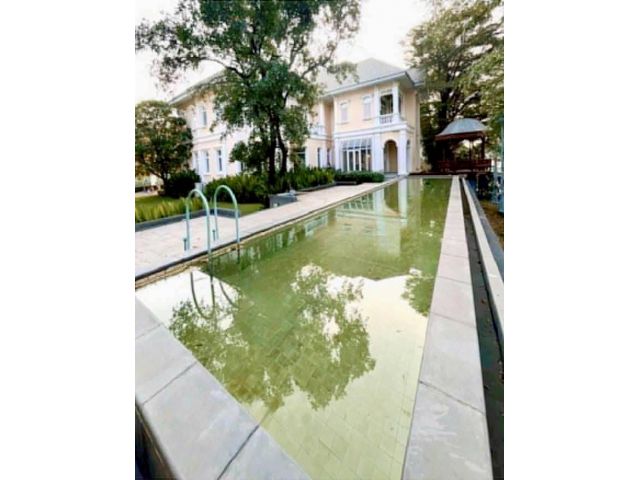 ขายบ้านเดี่ยวหรู 2 ชั้น The Royal Residence เกษตร - นวมินทร์ 4 ห้องนอน 8 ห้องน้ำ เนื้อที่ 393.40 ตารางวา พร้อมสระว่ายน้ำ