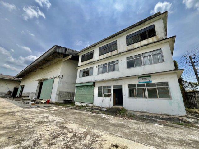 ขายโรงงานพร้อมสำนักงาน 3 ชั้น เนื้อที่ 2-3-82 ไร่ ซอยสุขาภิบาล 2 ถนนพุทธมณฑลสาย 4 ตำบลอ้อมน้อย อำเภอกระทุ่มแบน จังหวัดสม