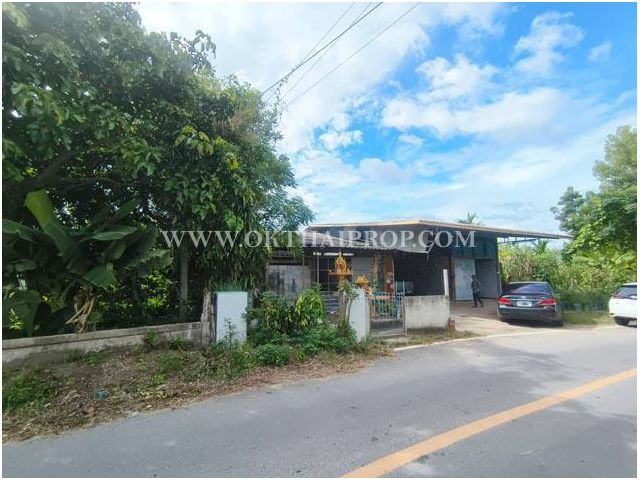 ที่ดินติดถนนพร้อมสิ่งปลูกสร้าง ต.นาวังหิน อ.พนัสนิคม จ.ชลบุรี