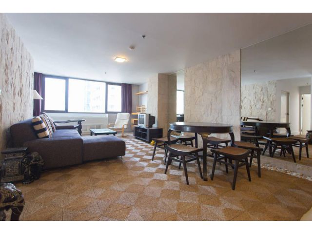 Rent Condo BTS station is on Ratchadamri , Fully furnished apartment with nice view on 11th Floor