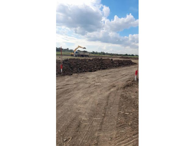Vacant plot of land for sale, 5 rais, valid deed, near Kaset University, Nakhon Pathom, more than 100 meters