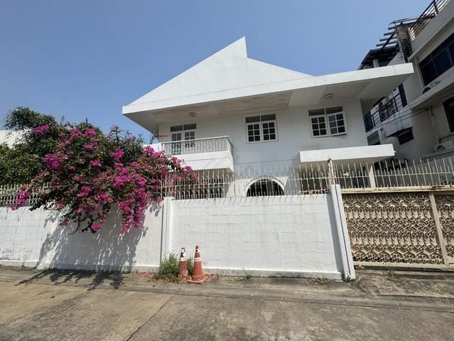 ขาย บ้านเดี่ยว หลังมุม สไตล์วินเทจ ซอยเย็นอากาศ1 ย่านสาทร ใกล้ One Bangkok เดินทางสะดวก