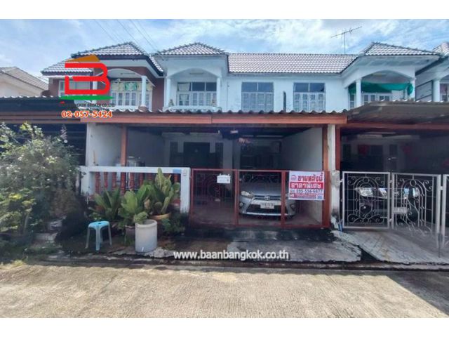 ทาวน์เฮาส์ หมู่บ้าน อยู่เจริญ 4 เนื้อที่ 23.2 ตรว. ถนนลำลูกกา ต.ลาดสวาย อ.ลำลูกกา จ.ปทุมธานี