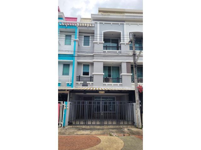 ทาวน์โฮม 3 ชั้น หมู่บ้านเอกธนา ใกล้โลตัส จ.นครศรีธรรมราช
