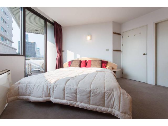 Rent  Condo 2  Beds 1 Bath at BTS Ratchadamri , Pathumwan Bangkok