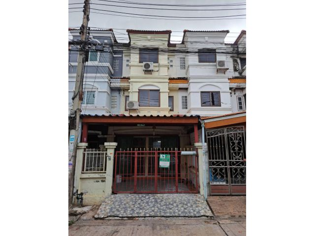 ขายทาวน์เฮ้าส์ 3 ชั้น 17 ตร.ว. ต่อเติมเต็มพื้นที่ 3 ห้องนอน ทำเลติดถนนใหญ่ กรุงเทพ–ปทุมธานี ราคาเพียง 1.6 ลบ.