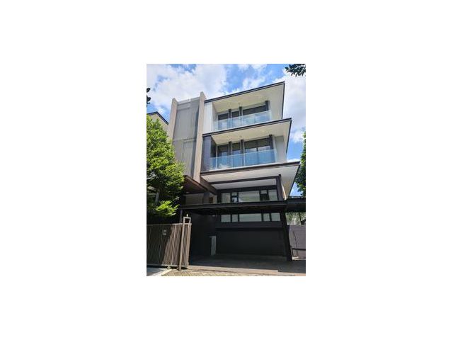 ขายบ้านเดี่ยว Luxury Urban Home  3 ชั้น  + Extra Basement พร้อมลิฟท์ ส่วนตัวภายในบ้าน ด้วยความเป็นส่วนตัว เพียง 20 ยูนิต