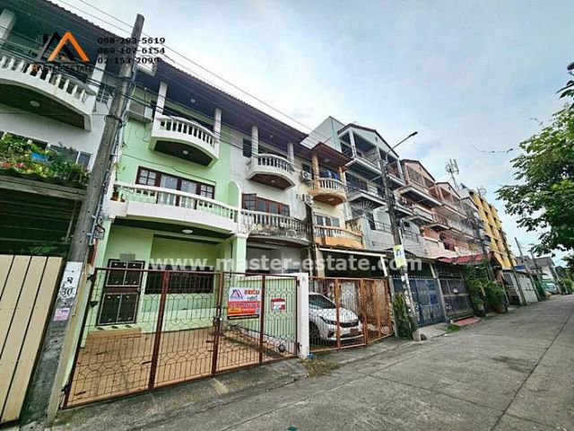 ทาวน์เฮ้าส์ 3 ชั้น ลาดพร้าว 136 ตัวบ้านยกสูง เล่นระดับ 22.2 ตร.ว. สามารถเดินทางได้ทั้งรถยนต์ + เรือโดยสาร (คลองแสนแสบ)