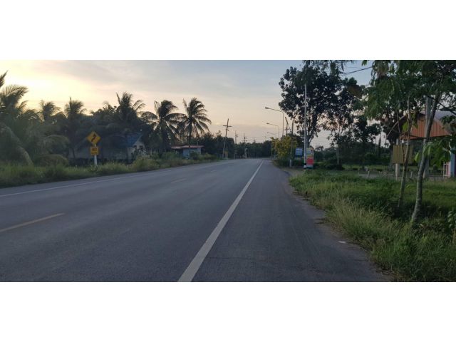 ที่ดินเปล่า(ถมเเล้ว)ติดถนนดำเส้นหลัก ชัยบุรี-ปากคลอง