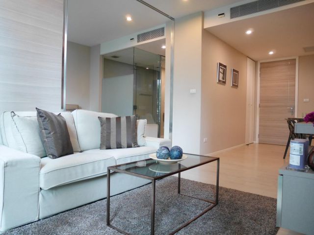THE ROOM SUKHUMVIT 21 (ASOKE)