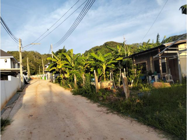 ที่ดิน 59 ตรว.พร้อมบ้าน 1 หลัง แถวศรีราชา ใกล้สุขุมวิท 300 เมตร