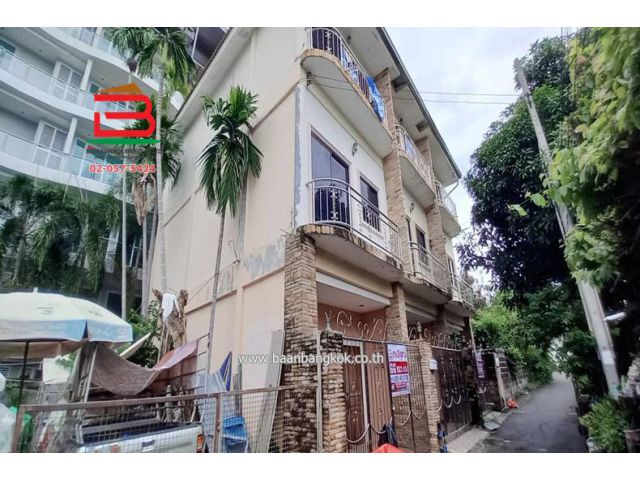 ทาวน์โฮม หลังมุม ซอย พระตำหนัก 3 เมืองพัทยา เนื้อที่ 66 ตรว.ถนนพระตำหนัก อ.บางละมุง จ.ชลบุรี