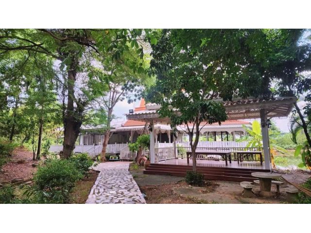 ที่ดินบ้านสวนขนาดใหญ่ มีไม้สวนและไม้สักจำนวนมาก ผืนเดียวติดแม่น้ำบางขาม