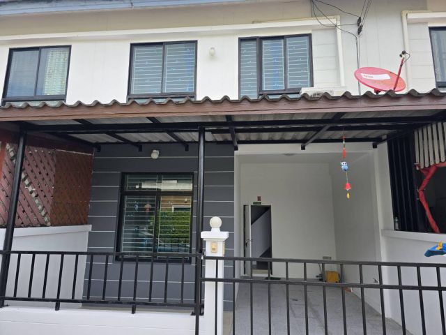 บ้านให้เช่า หมู่บ้านไอวี่ทาวน์พนัสนิคม 3 ห้องนอน 2 ห้องน้ำ แอร์ 1ตัว
