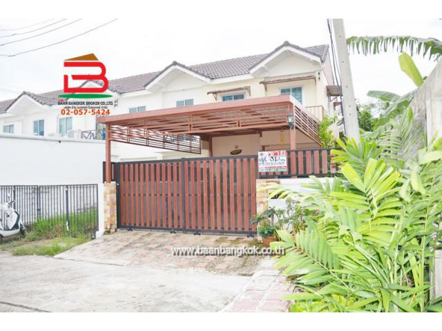 ทาวน์เฮาส์ หลังริม หมู่บ้าน ลานมณี ซอยสายไหม 55 เนื้อที่ 31.4 ตรว. ถนนสายไหม แขวงสายไหม เขตสายไหม กรุงเทพฯ