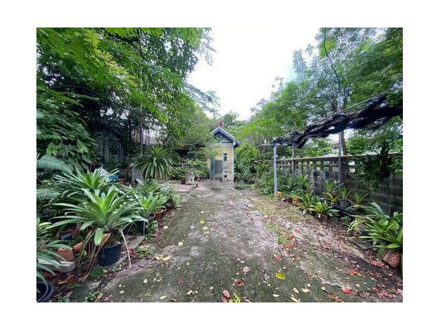 ขายบ้านพร้อมที่ดิน ในซอยติวานนท์18 เนื้อที่ 219 ตารางวา ทำเลดี เหมาะแก่การพักอาศัย