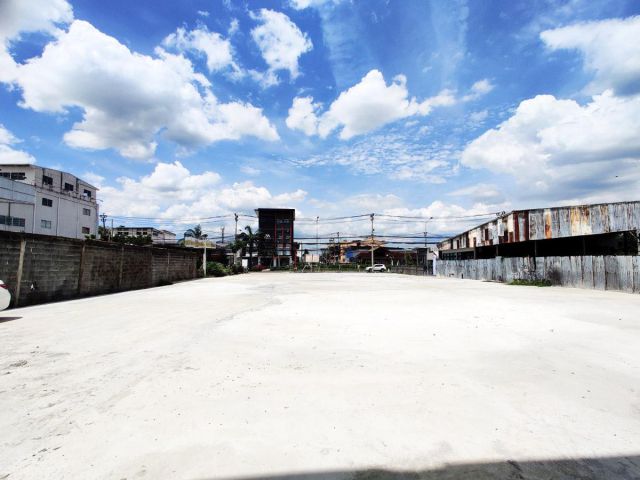 ขาย ที่ดินพร้อมโกดัง โรงงาน พื้นที่เหลือง ติดถนนพัฒนาการ