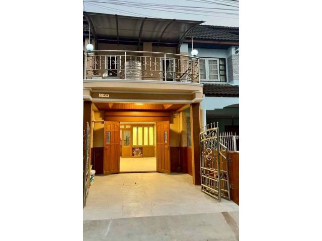 ขายทาวน์โฮมรีโนเวทสไตล์ล้านป่าแดดพร้อมโอน