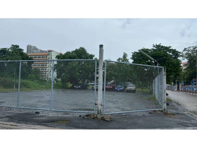 R68-056ขายที่ดิน 7-1-71 ไร่ ซอยบางนา ตราด 1 เข้าซอยประมาณ350 เมตรอยู่ฝั่งซ้ายมือ ตรงข้ามที่ดินเป็น วิทยาลัยพาณิชย์บางนา ซอยนี้ปากซอยด้านซ้ายติดห้า
