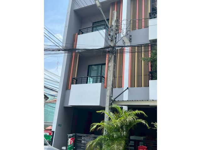 ขายทาวน์โฮม 3 ชั้น โครงการเดอะซิมโฟนี ทำเลศักยภาพ ติดถนนใหญ่ ใกล้แฟชั่นไอส์แลนด์
