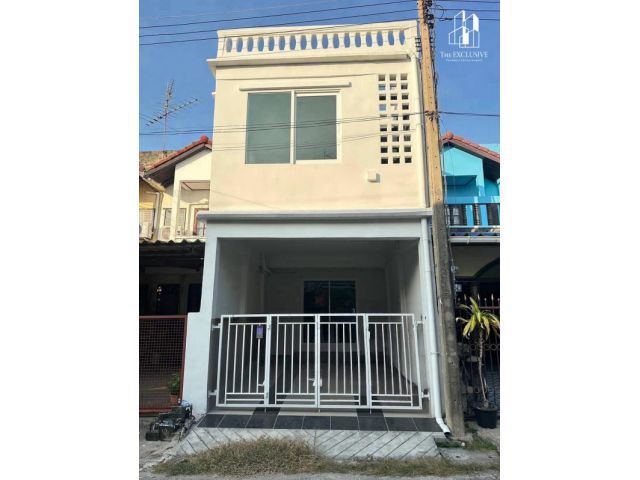 ทาวน์เฮาส์รีโนเวทใหม่ทั้งหลัง! พร้อมดาดฟ้า! ทำเลดี ย่านปทุมธานี !!!