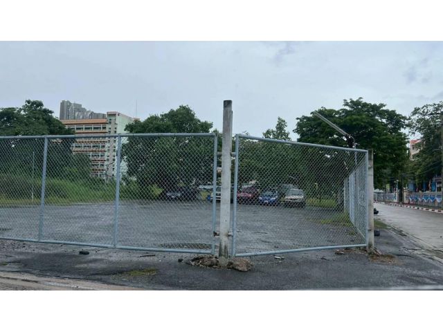 R68-056ขายที่ดิน 7-1-71 ไร่ ซอยบางนา ตราด 1 เข้าซอยประมาณ350 เมตรอยู่ฝั่งซ้ายมือ ตรงข้ามที่ดินเป็น วิทยาลัยพาณิชย์บางนา ซอยนี้ปากซอยด้านซ้ายติดห้า